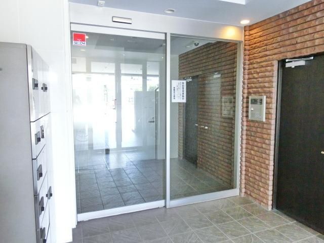 エントランス　安心のオートロック完備