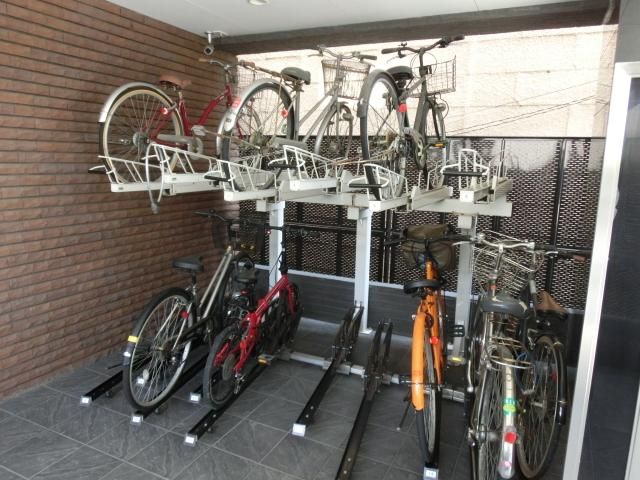 その他設備　屋根つきの駐輪スペース