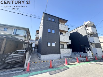 建物外観　宅配ボックス付きで不在時にも便利！
