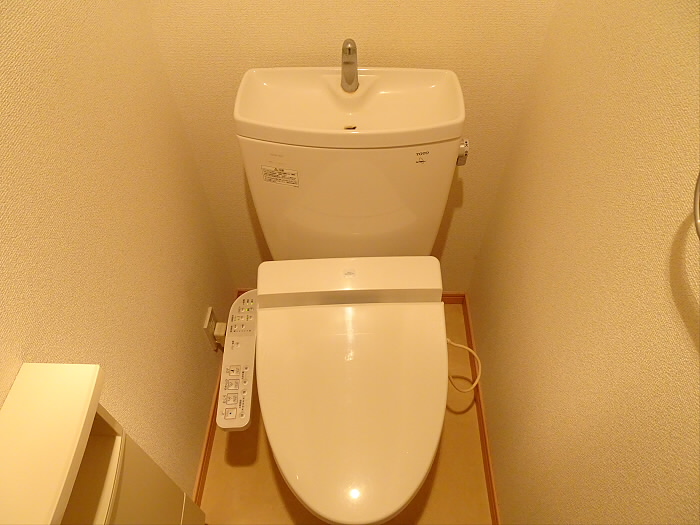 京王線 明大前駅 徒歩7分 3階建 築19年のトイレ写真