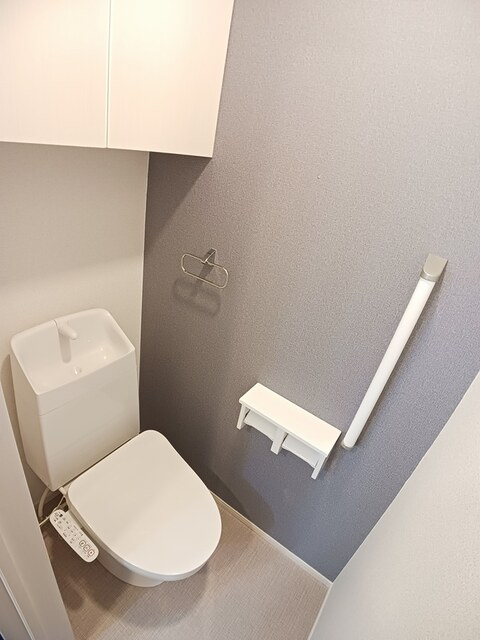 ＪＲ阪和線 六十谷駅 徒歩20分 2階建 築1年のトイレ写真