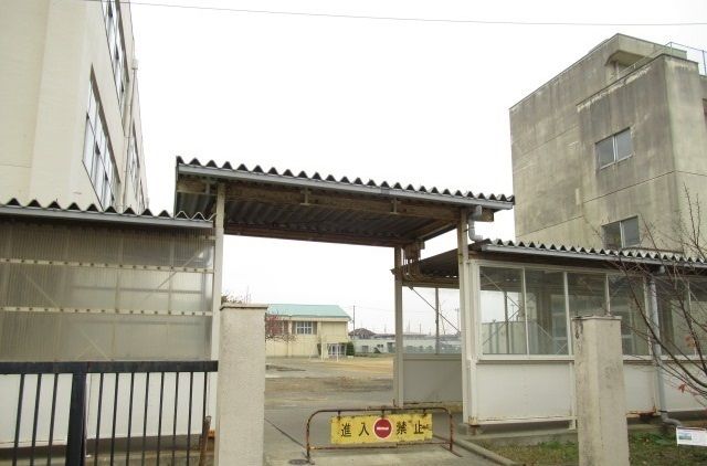小学校　東松島市立大曲小学校（小学校）まで650m