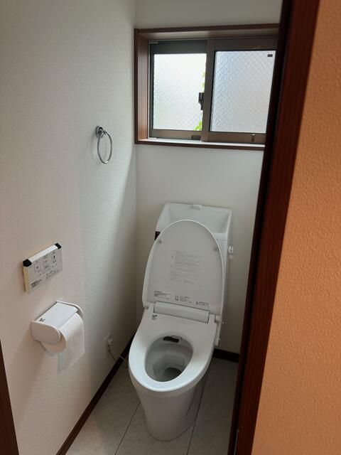 京急本線 生麦駅 徒歩7分 2階建 築12年のトイレ写真