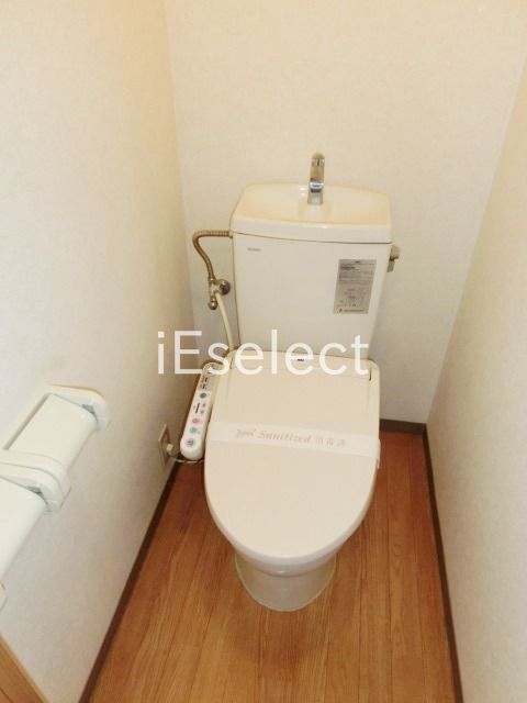 トイレ　トイレはシンプルですね。