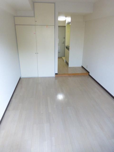 居室・リビング　★きれいなフローリングの洋室です★