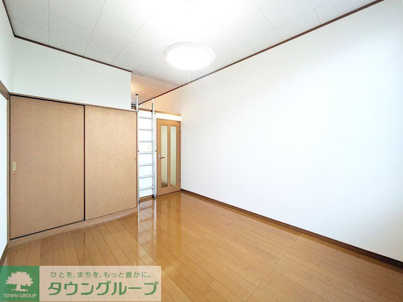 メインシティガーデン エスポワールの居間写真