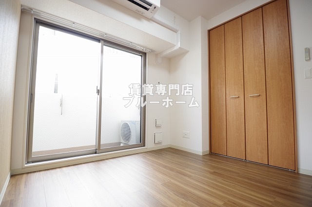 その他部屋・スペース　4.15帖の洋室です！天井が高く開放的です♪