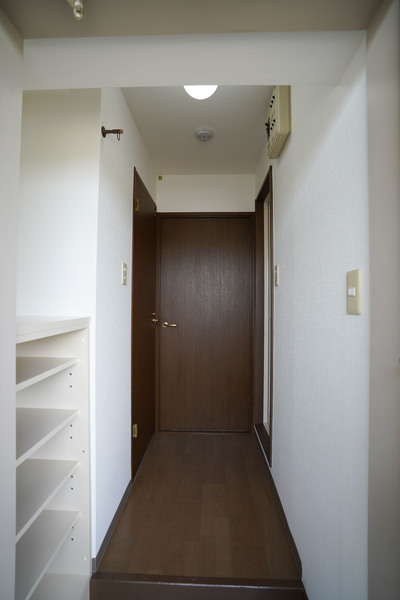 玄関　同じ建物の別なお部屋