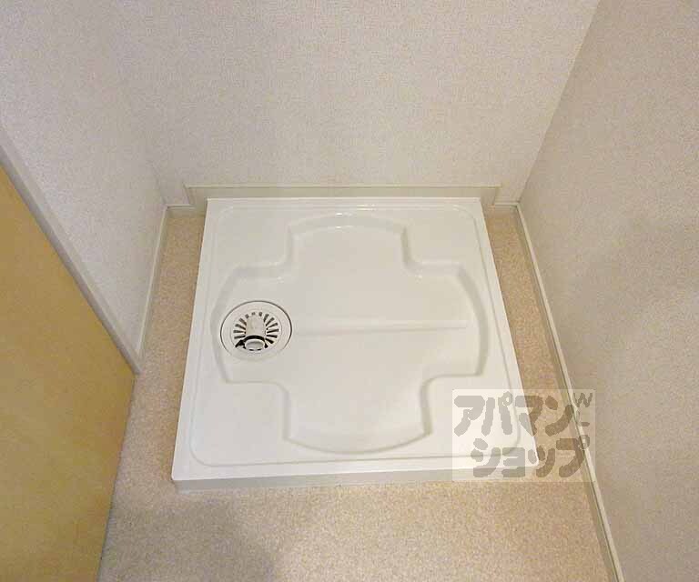 その他設備　鏡洗面所に洗濯機おけます・