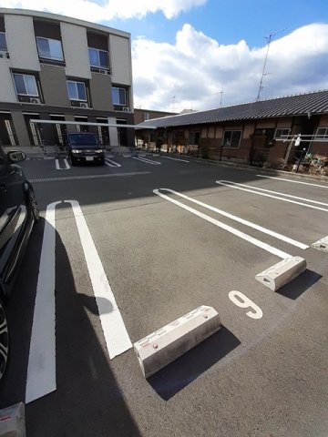 駐車場　駐車場に車を止められます