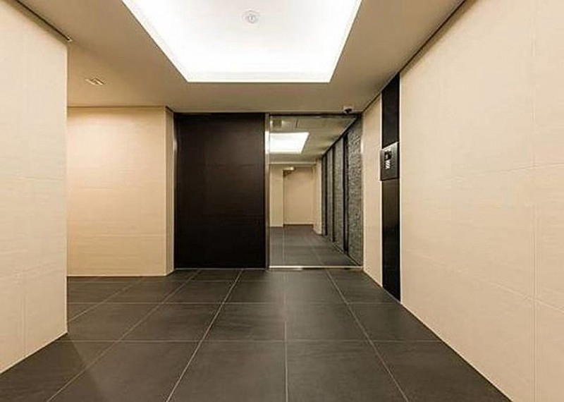 東京メトロ銀座線 赤坂見附駅 徒歩5分 10階建 築7年の外観写真