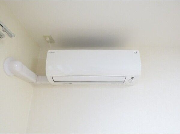 その他設備　夏もカラッと快適♪エアコン付きです！