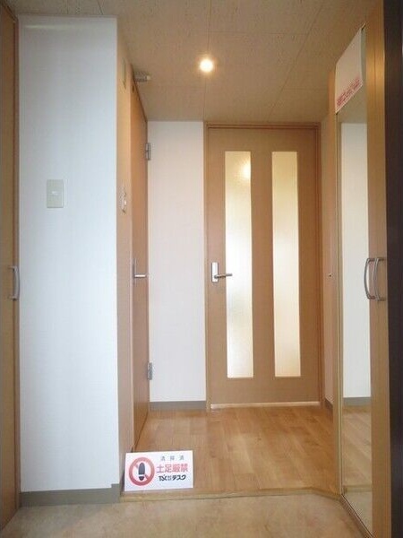 玄関　明るい玄関がお出迎えです☆