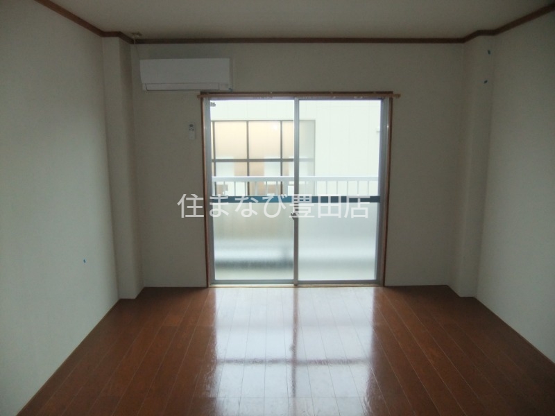 居室・リビング　同型別部屋写真