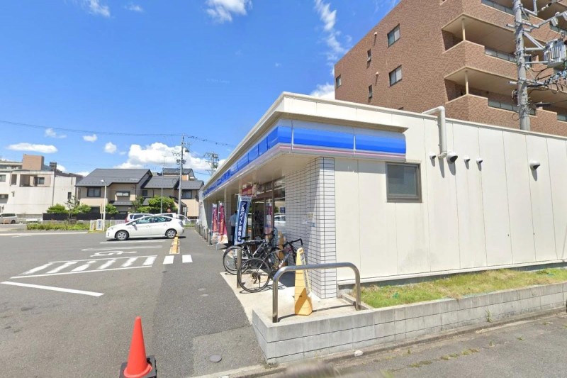コンビニ　ローソン 東区芳野三丁目店（コンビニ）まで310m