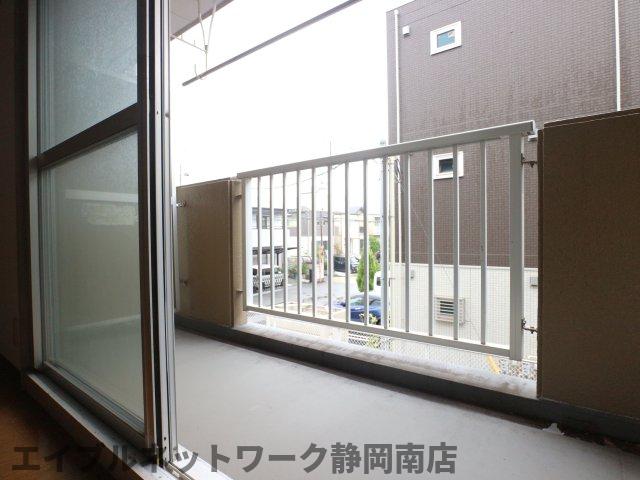 【静岡市駿河区小鹿のマンションのバルコニー】