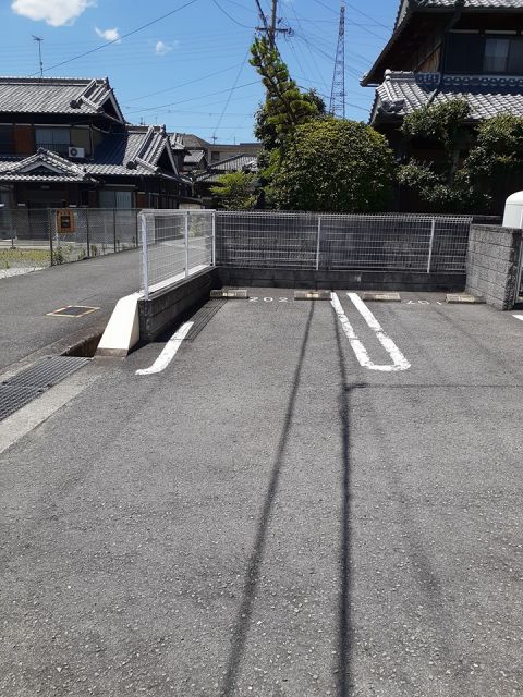 【橋本市原田のアパートの駐車場】