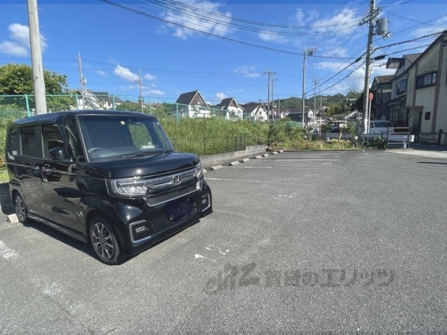 【交野市星田のアパートの駐車場】