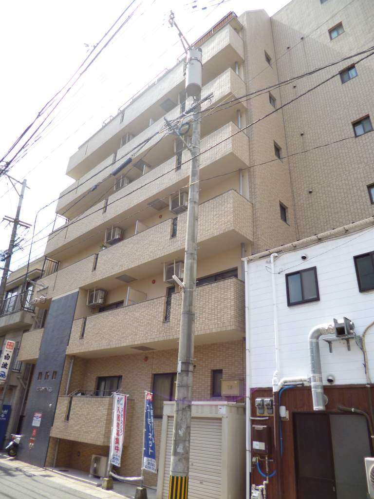 【鹿児島市中央町のマンションの建物外観】