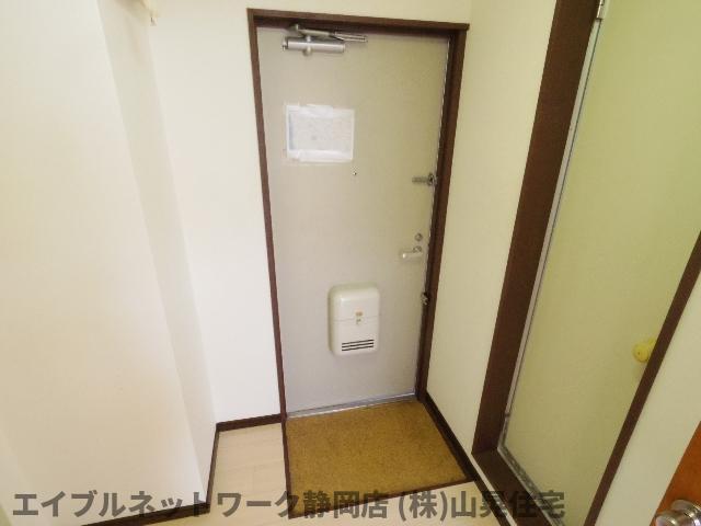 玄関　落ち着いた玄関です