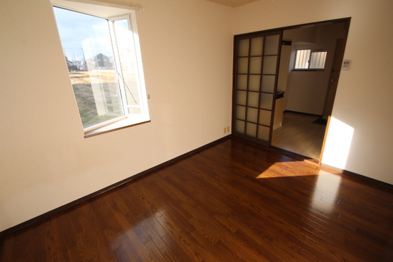 居室・リビング　※他号室の写真です