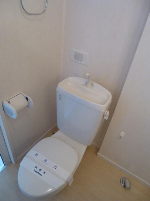 【横須賀市馬堀町のアパートのトイレ】