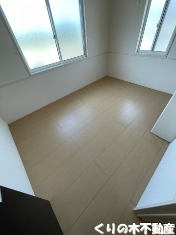 その他部屋・スペース　落ち着いた色調の寝室です