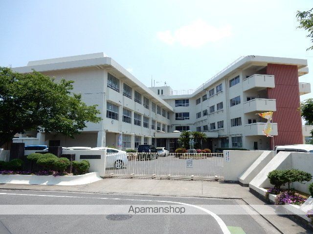 小学校　岡山市立旭竜小学校（小学校）まで704m
