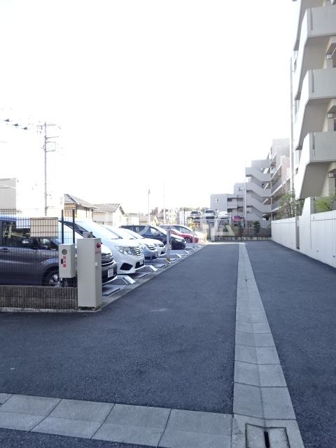 【松戸市東松戸のマンションの駐車場】