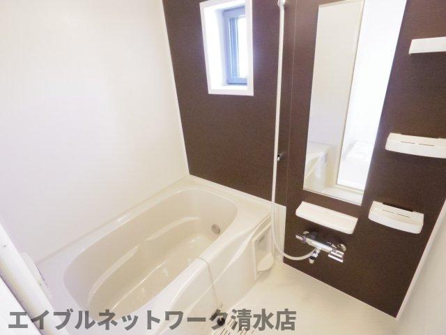 バス・シャワールーム　コンパクトで使いやすいお風呂です