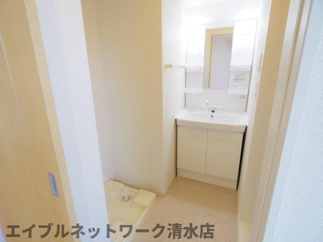 洗面設備　コンパクトで使いやすい洗面所