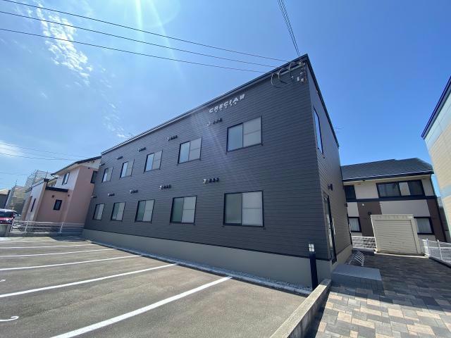 【函館市石川町のアパートの建物外観】