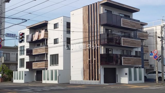 ピオネロ山鼻の建物外観