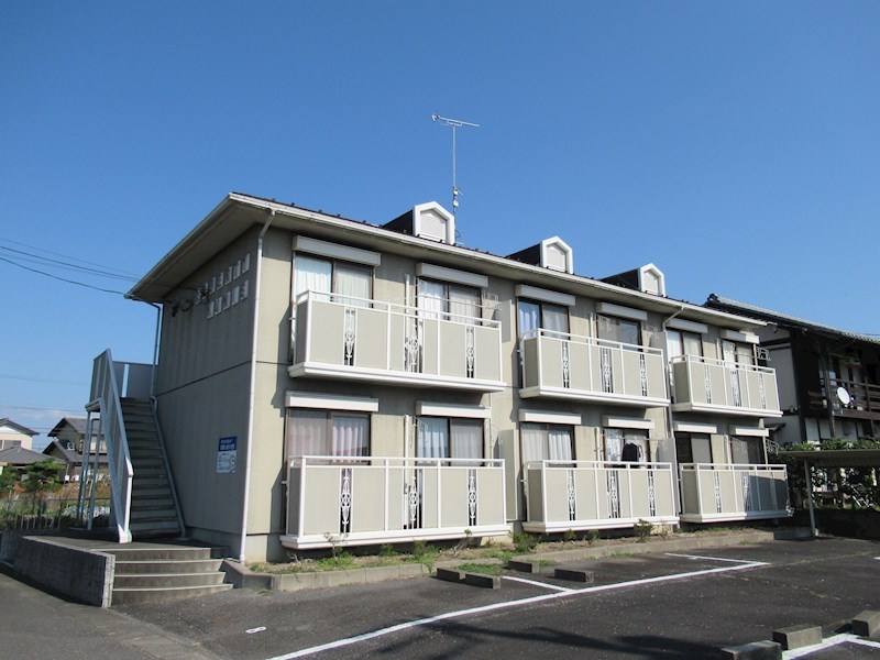 建物外観　南向きで日当りの良い物件です♪