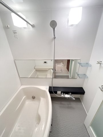 バス・シャワールーム　※別部屋の参考写真です。