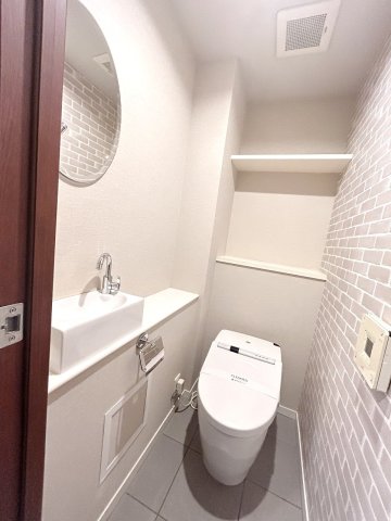 トイレ　※別部屋の参考写真です。