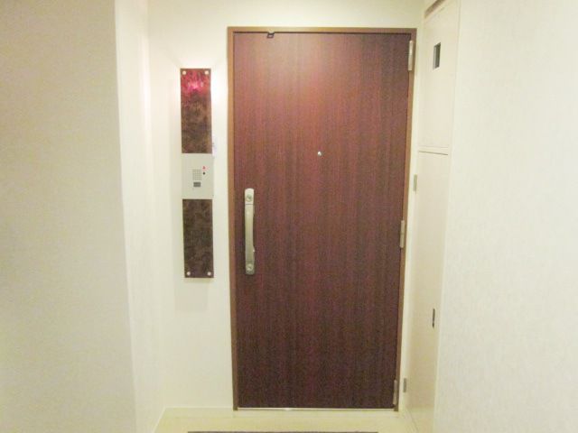 玄関　※別部屋の参考写真です。