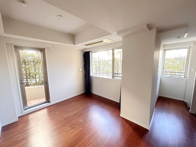 居室・リビング　※別部屋の参考写真です。