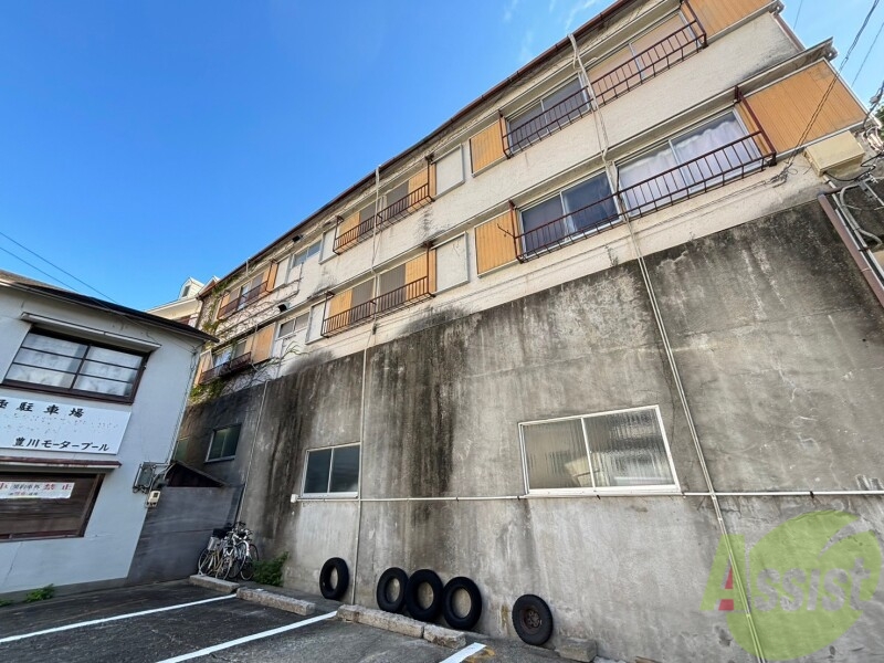 【神戸市北区鈴蘭台北町のアパートの建物外観】