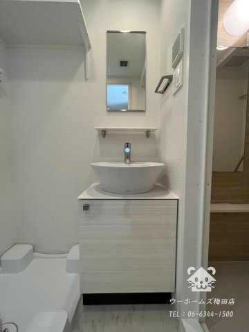 洗面設備　独立洗面化粧台が付いています