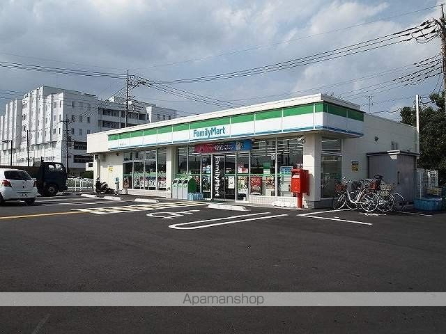 コンビニ　ファミリーマート（コンビニ）まで542m