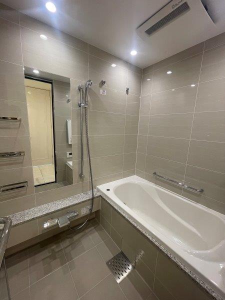 バス・シャワールーム　浴室／浴室乾燥暖房、追い焚き機能あり