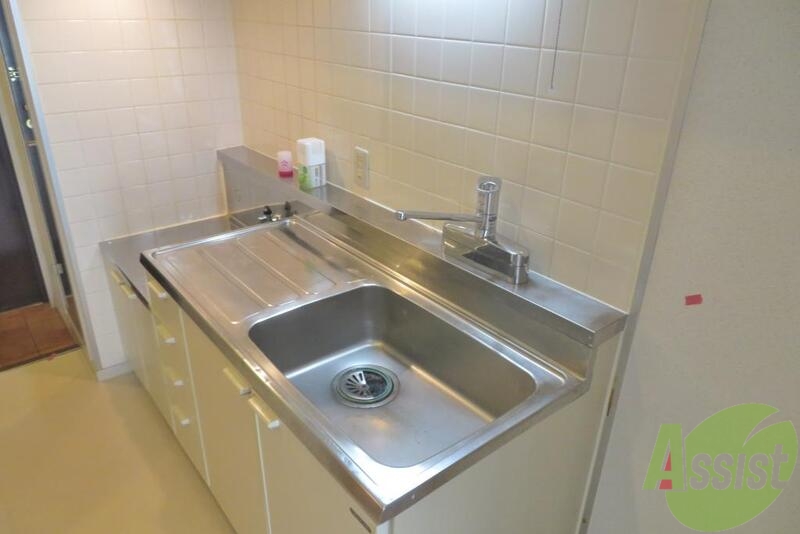 キッチン　大き目のコンロも置くことのできる広さになっています。