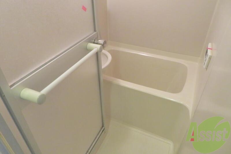 バス・シャワールーム　追い炊き機能付きの浴室になっております。いいですねー。