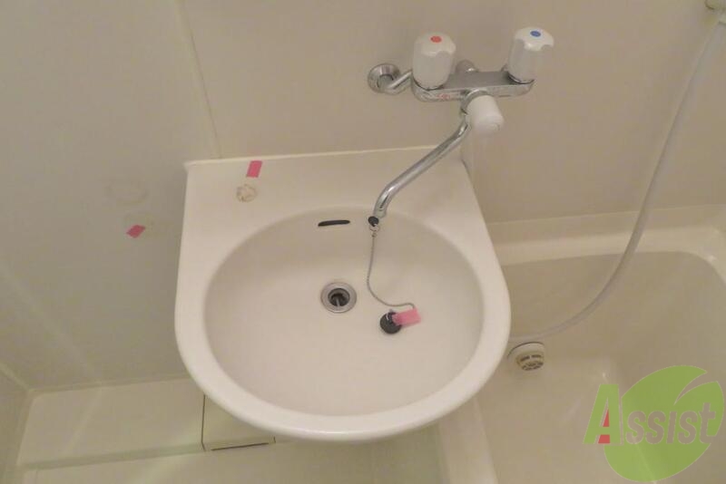 洗面設備　洗面ボウル付きなので、歯磨きはここでできそうです。