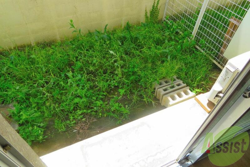 バルコニー　１階部分は専用庭もついているので、広々しております。