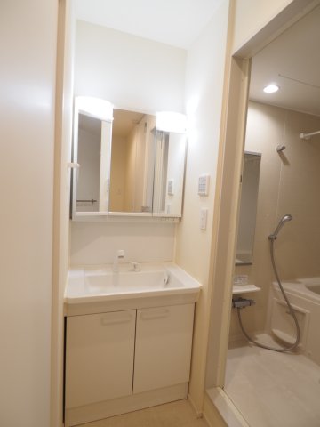 洗面設備　朝の身支度には欠かせない独立洗面化粧台