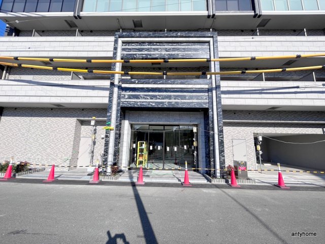 【大阪市西淀川区千舟のマンションのエントランス】