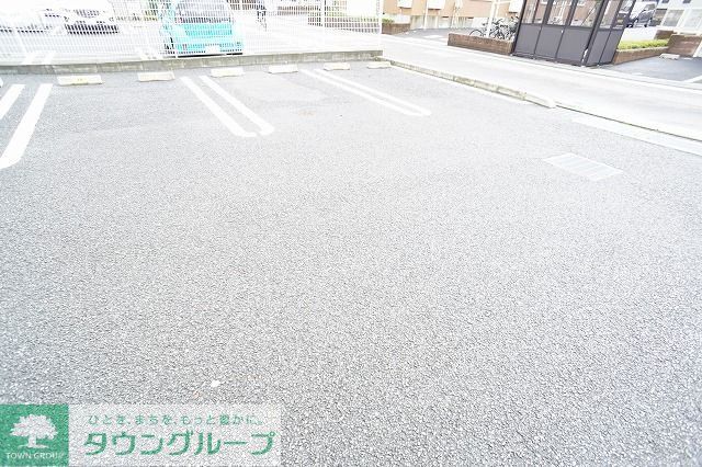 【川越市大字天沼新田のアパートの駐車場】