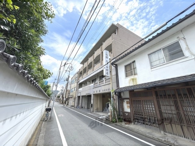 京都市左京区大菊町のマンションの建物外観